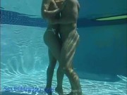 Порно видео под водой скачать